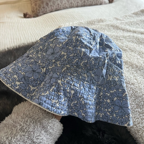 Blue floral reversible bucket hat - Picture 7 of 10